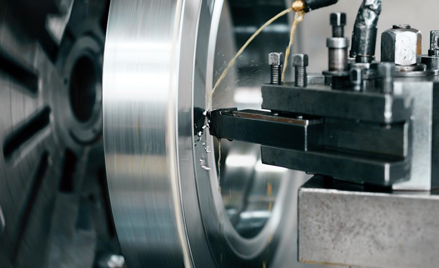 vändskär och andra skärande verktyg är allt som oftast tillverkade i hårdmetall som utgörs av volframkarbid och kobolt