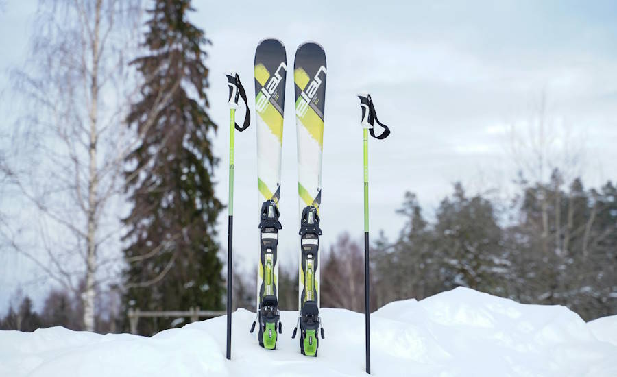 alpin- och carvingskidor har ofta en längd på ca 150-185 cm medan längdskidor placerar sig på uppemot 210 cm vilket är bra att ha i åtanke vid val av skidbox eller takbox