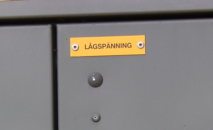 lågspänning är målet med de flesta transformatorstationer vi ser ute i samhället dessa omvandlar den höga spänningen från kraftverken till 230 volt eller 400 volt