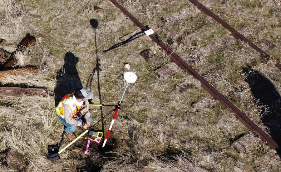 vid inmätning används en uppsättning med olika verktyg några av dessa inkluderar totalstationer GPS-stationer fotogrammetri lasermätare och dylikt