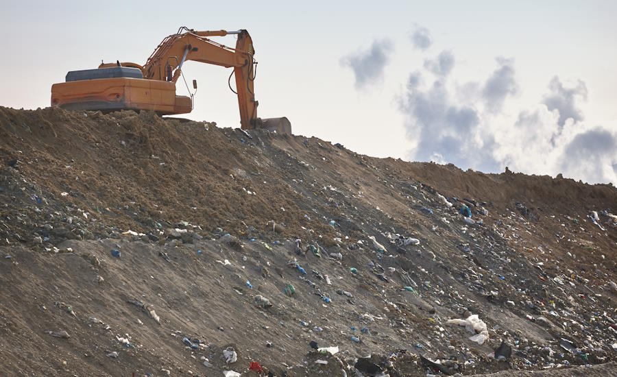 deponi har ofta varit synonymt med att avfallet helt sonika grävs ned för att på så sätt lagras i hundratals år numera är det dock strikt kontrollerat och flera säkerhetsåtgärder vidtas i marken så att avfallet inte påverkar omkringliggande områden och miljö